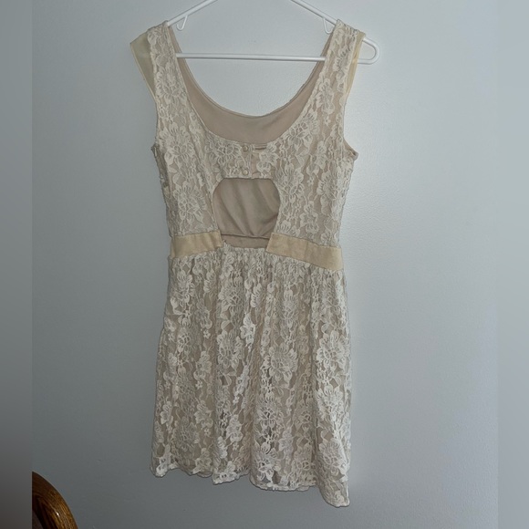 Beautiful American Eagle lace dress - Picture 3 of 4
